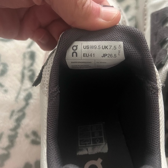 On Women's Athletic Shoes - White and brown - Picture 5 of 5